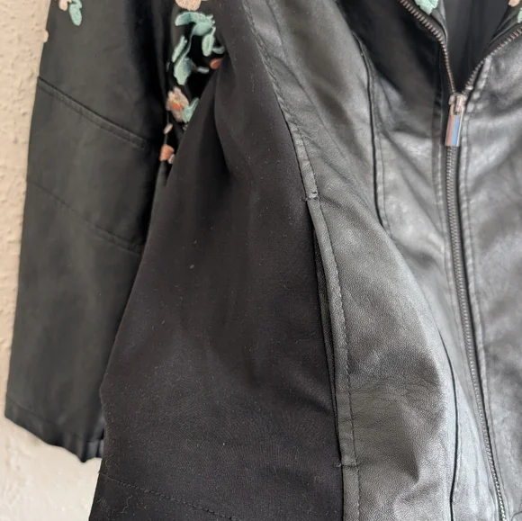 NWOT Colleen Lopez Black Faux Leather Jacket with Floral Embroidery - Picture 7 of 11